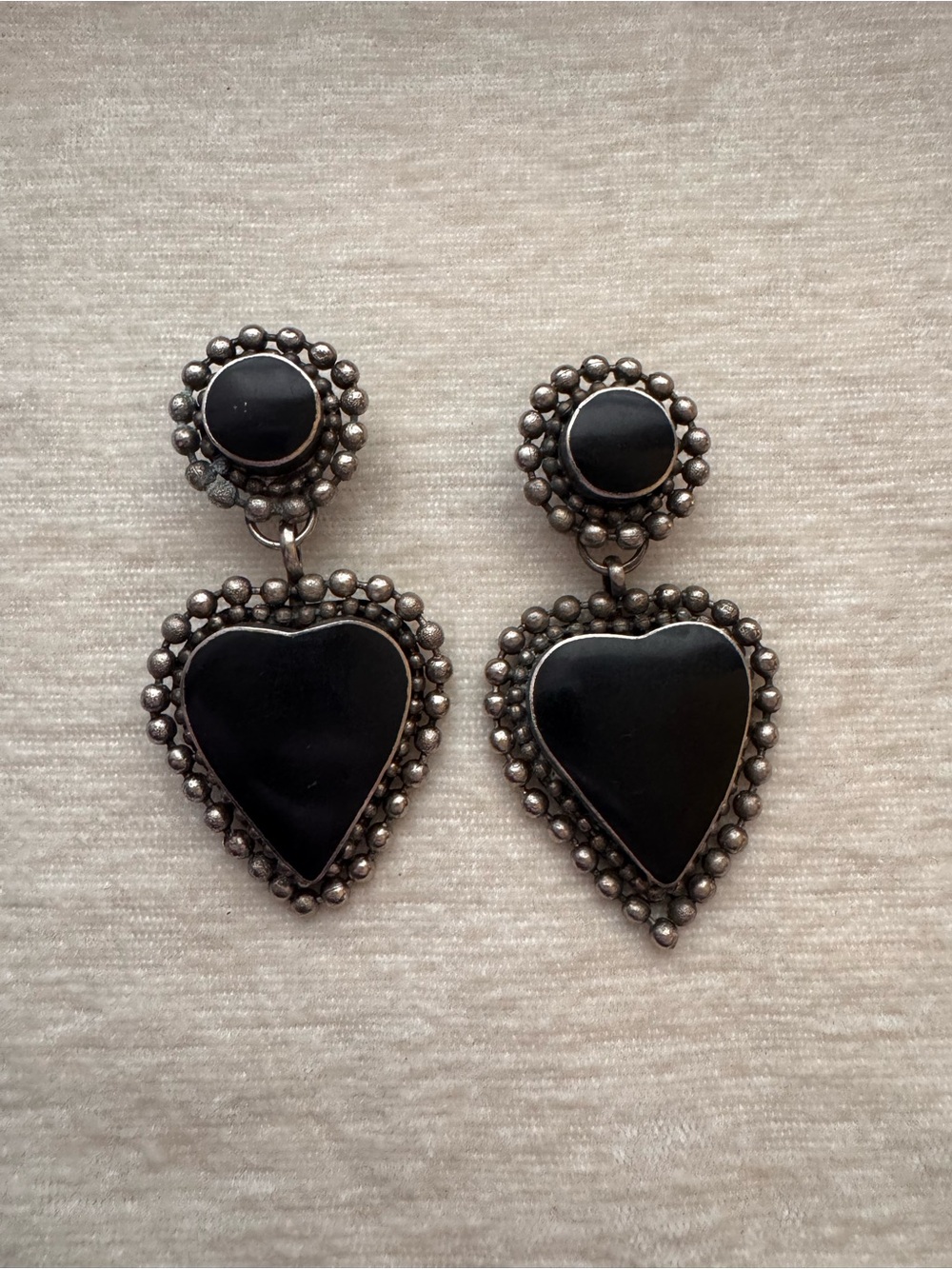 🛍️3/$150🛍️ Vintage Black Onyx Heart Clip-On Earrings READ DESCRIPTION